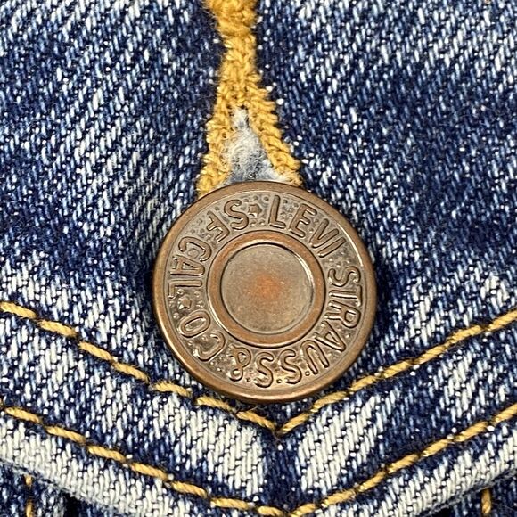 Levi's Premium Wmns M Denim Original Trucker Jacket Big E Tag w Netflix Patches - Picture 7 of 11